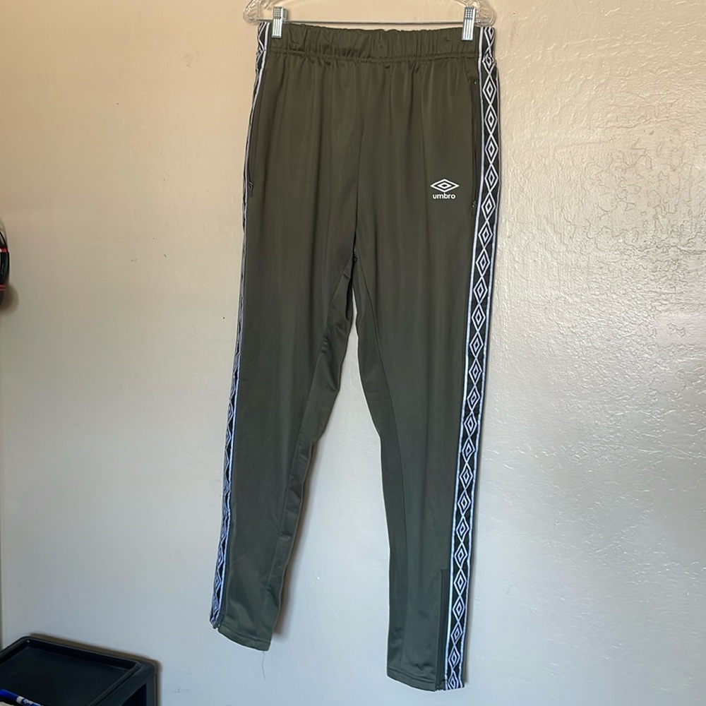 Umbro Sweatpants/Joggers - LG